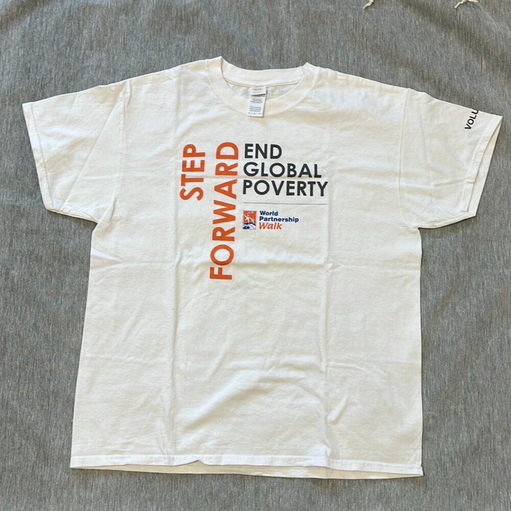Gildan,  Graphic  t shirt Size L  Cotton printed White color short sleeve